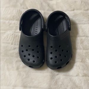 Black crocs